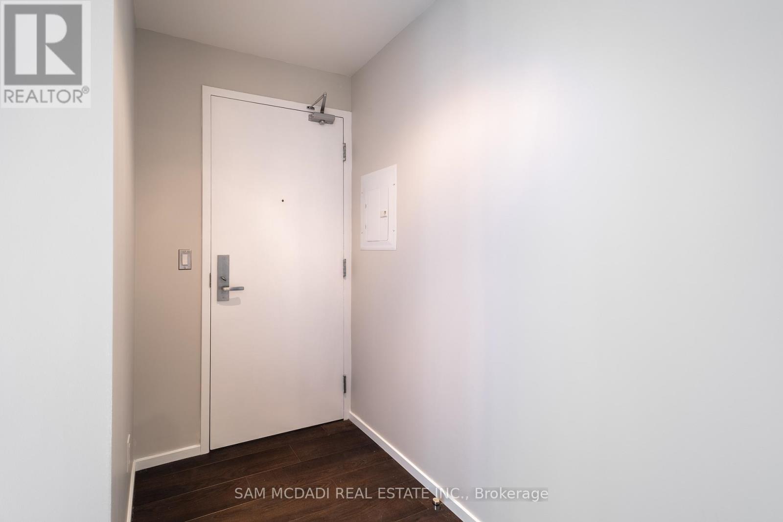1108 - 8 Charlotte Street, Toronto (Waterfront Communities), Ontario  M5V 0K4 - Photo 4 - C12212595