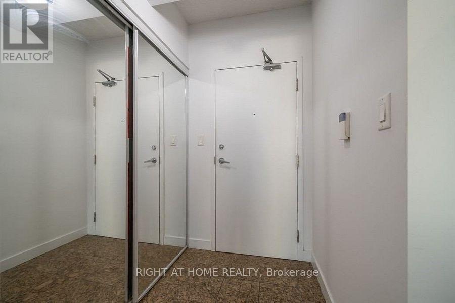 1809 - 5 Mariner Terrace, Toronto, Ontario  M5V 3V6 - Photo 10 - C12212611
