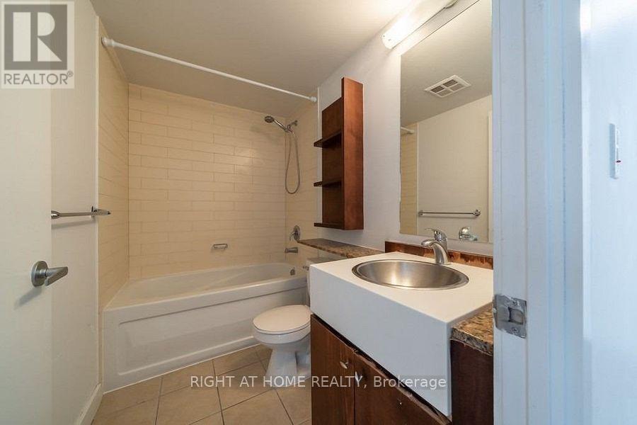 1809 - 5 Mariner Terrace, Toronto, Ontario  M5V 3V6 - Photo 9 - C12212611