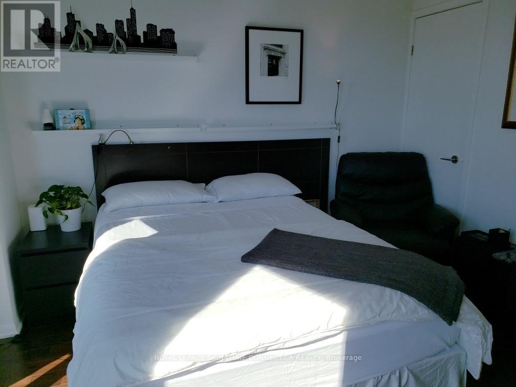 2706 - 215 Fort York Boulevard, Toronto (Niagara), Ontario  M5V 4A1 - Photo 3 - C12212632