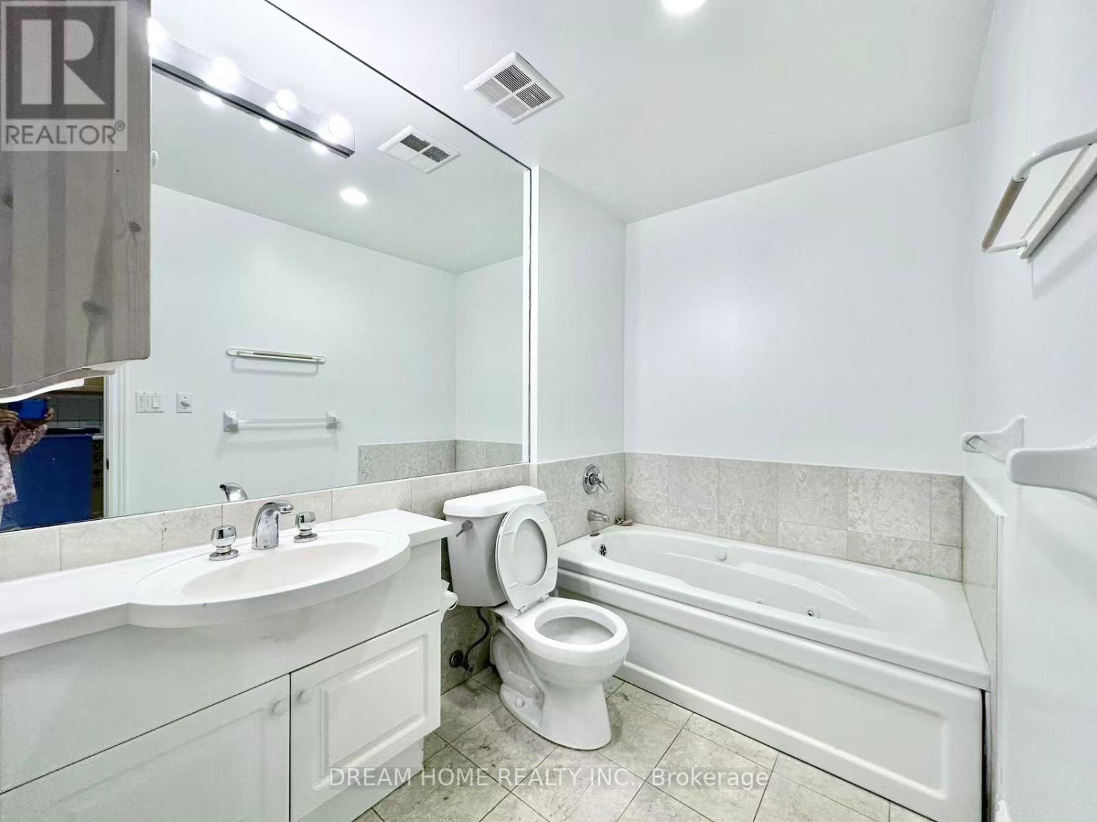 1207 - 102 Bloor Street W, Toronto, Ontario  M5S 1M8 - Photo 6 - C12212641