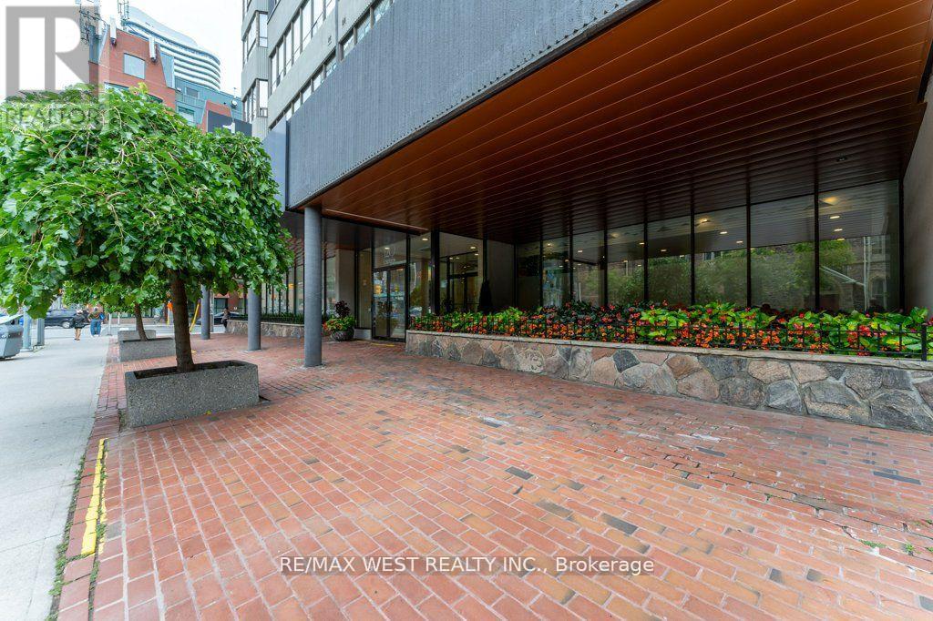 415 - 120 Carlton Street, Toronto (Cabbagetown-South St. James Town), Ontario  M5A 4K2 - Photo 4 - C12212663