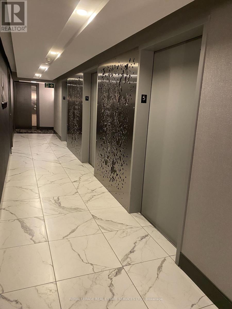 526 - 8 Telegram Mews, Toronto, Ontario  M5V 3Z5 - Photo 8 - C12212449