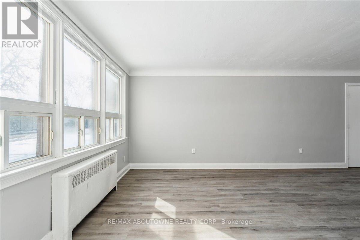 1 - 145 North Service Road E, Oakville, Ontario  L6H 1A3 - Photo 15 - W11970315