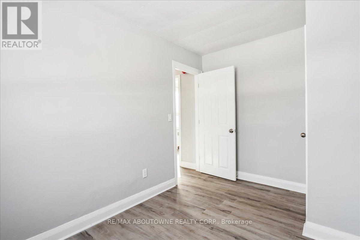 1 - 145 North Service Road E, Oakville, Ontario  L6H 1A3 - Photo 25 - W11970315