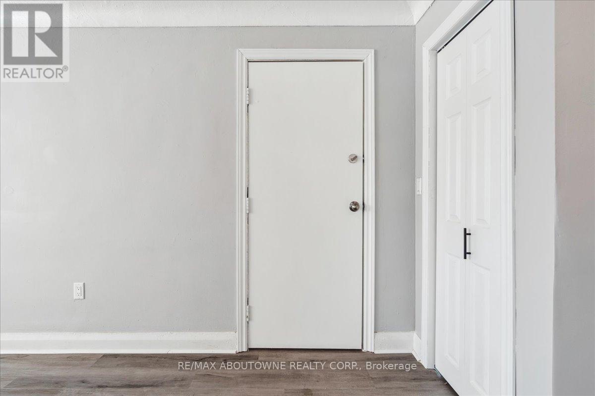 1 - 145 North Service Road E, Oakville, Ontario  L6H 1A3 - Photo 6 - W11970315
