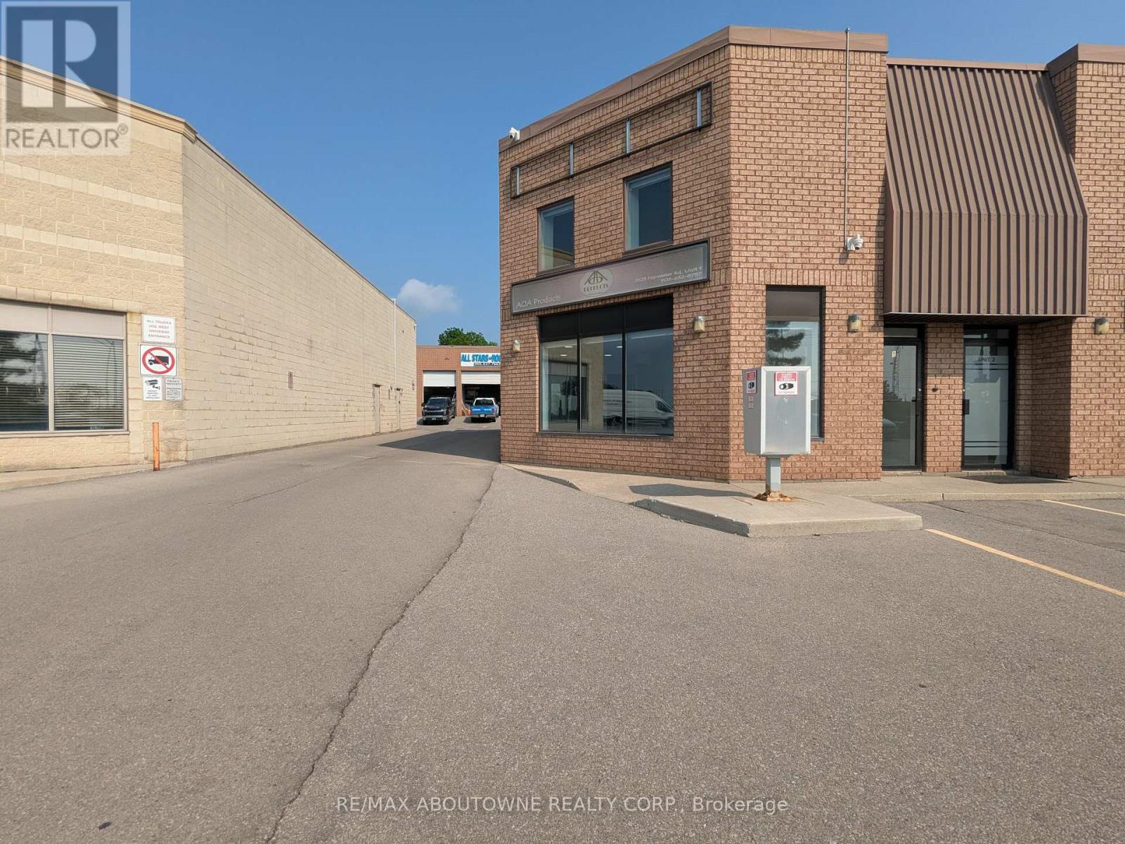 1 - 5125 Harvester Road, Burlington, Ontario  L6M 2W2 - Photo 2 - W12080470