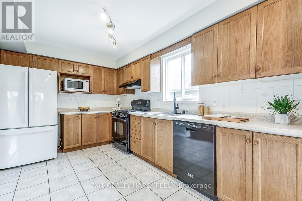 24 O' Connor Lane, Guelph, Ontario  N1E 7G5 - Photo 14 - X12210161
