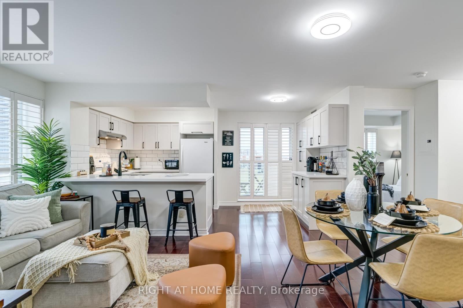 403 - 11 ONEIDA CRESCENT, Richmond Hill, Ontario