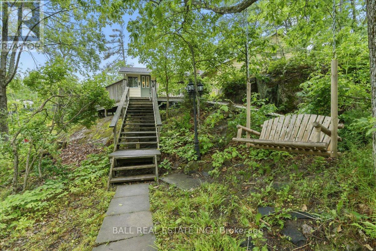 3559 Harbour Point Lane, Smith-Ennismore-Lakefield, Ontario K0L 2H0 - Photo 2 - X12212810