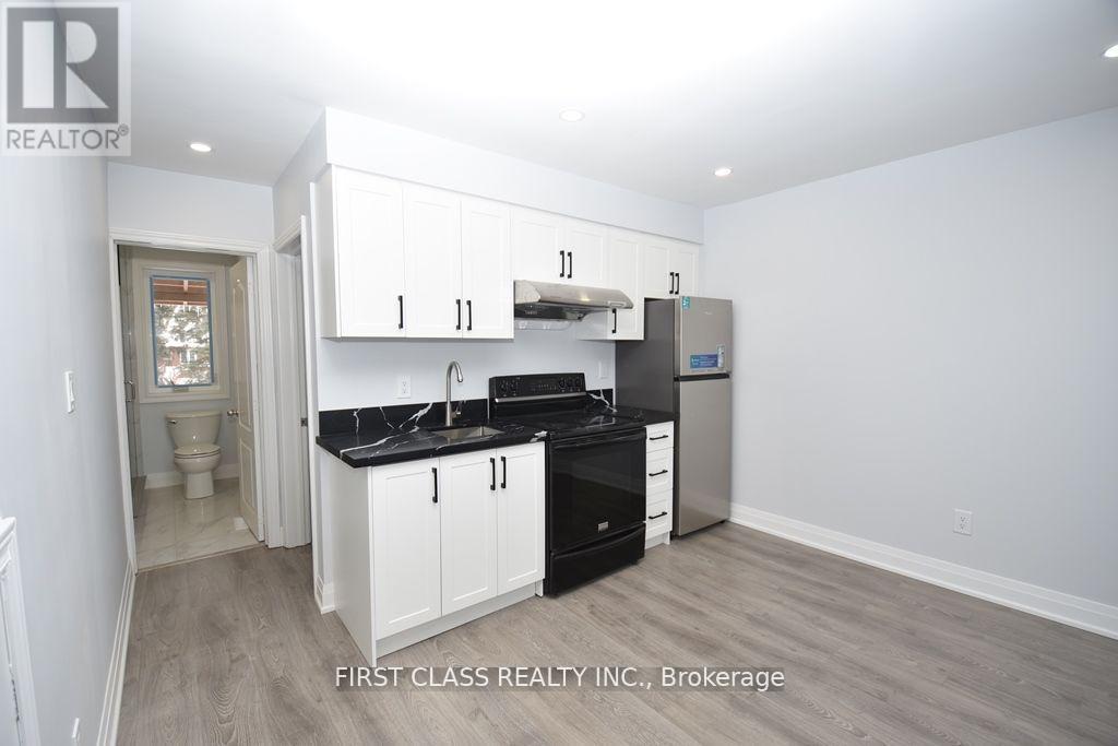 Front - 319 Senlac Road, Toronto, Ontario  M2R 1R2 - Photo 2 - C12187620