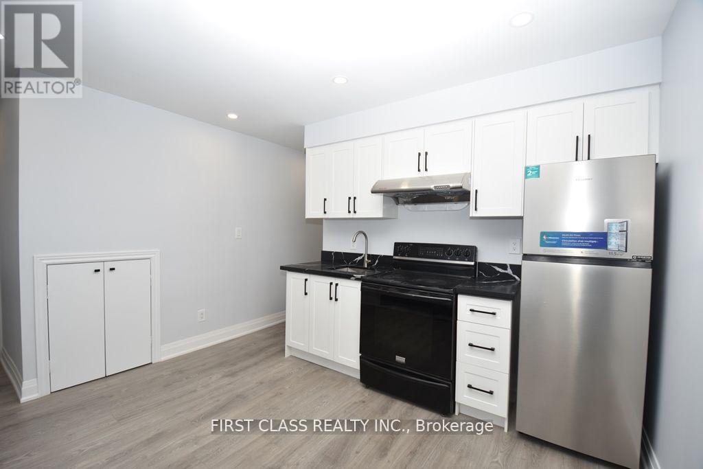 Front - 319 Senlac Road, Toronto, Ontario  M2R 1R2 - Photo 3 - C12187620
