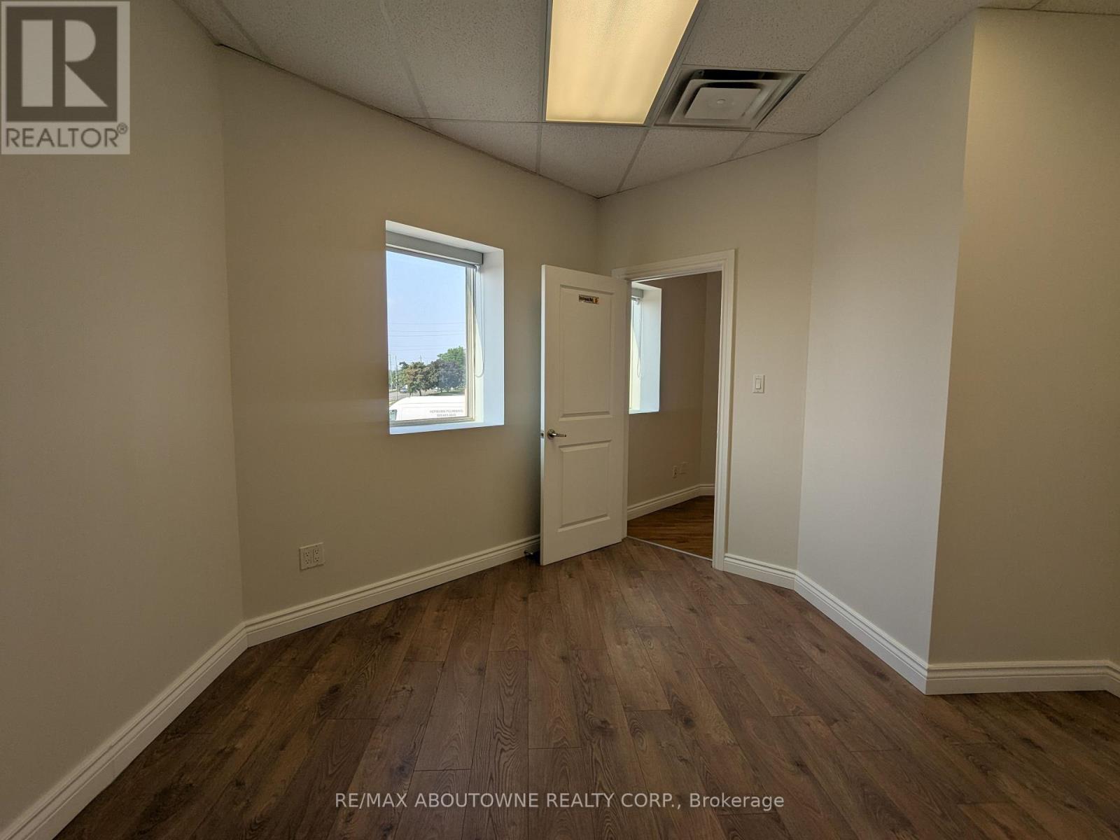 1 - 5125 Harvester Road, Burlington, Ontario  L6M 2W2 - Photo 13 - W12080470