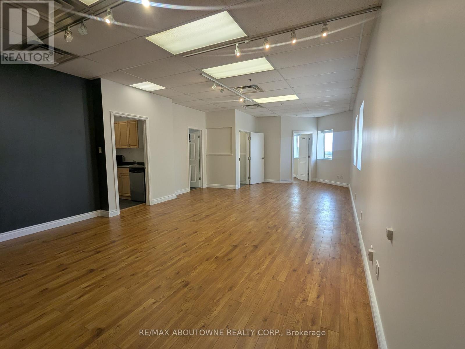 1 - 5125 Harvester Road, Burlington, Ontario  L6M 2W2 - Photo 12 - W12080470