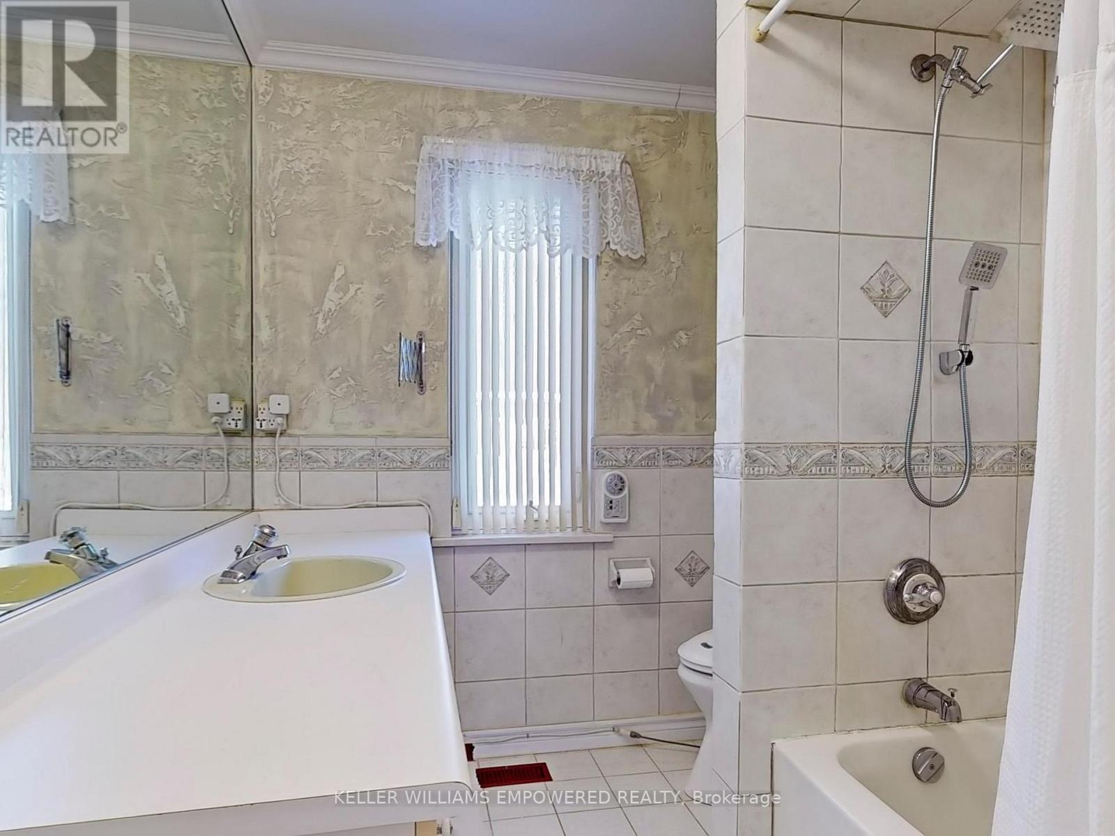315 Woodland Acres Crescent, Vaughan, Ontario  L6A 1G1 - Photo 24 - N11978622