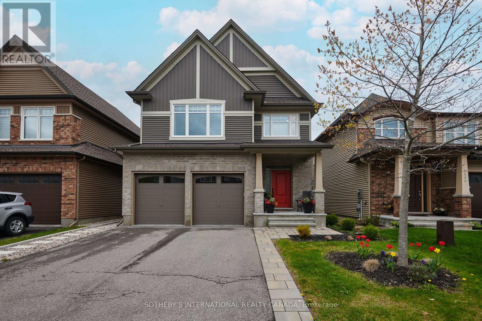 727 Bunchberry Way, Ottawa, Ontario  K1T 3T8 - Photo 1 - X12156339