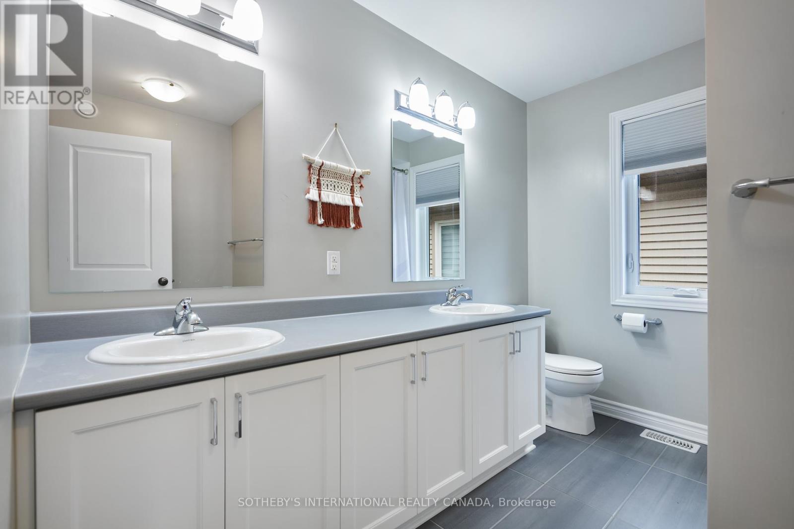 727 Bunchberry Way, Ottawa, Ontario  K1T 3T8 - Photo 24 - X12156339