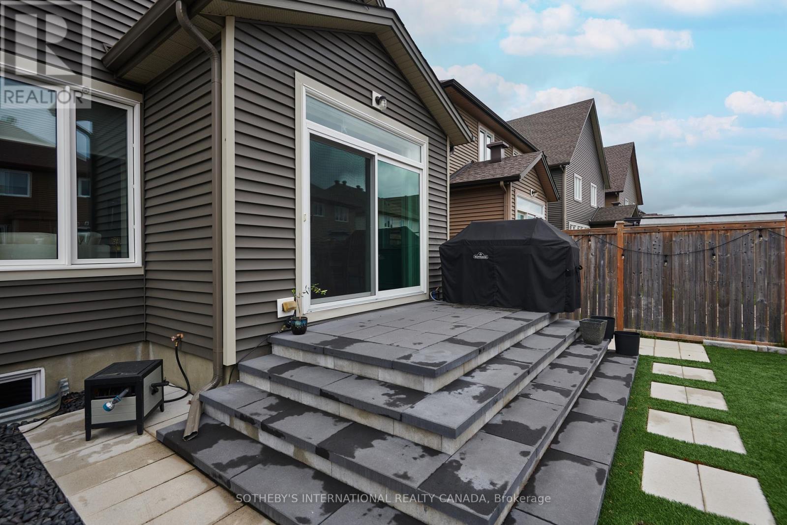 727 Bunchberry Way, Ottawa, Ontario  K1T 3T8 - Photo 26 - X12156339