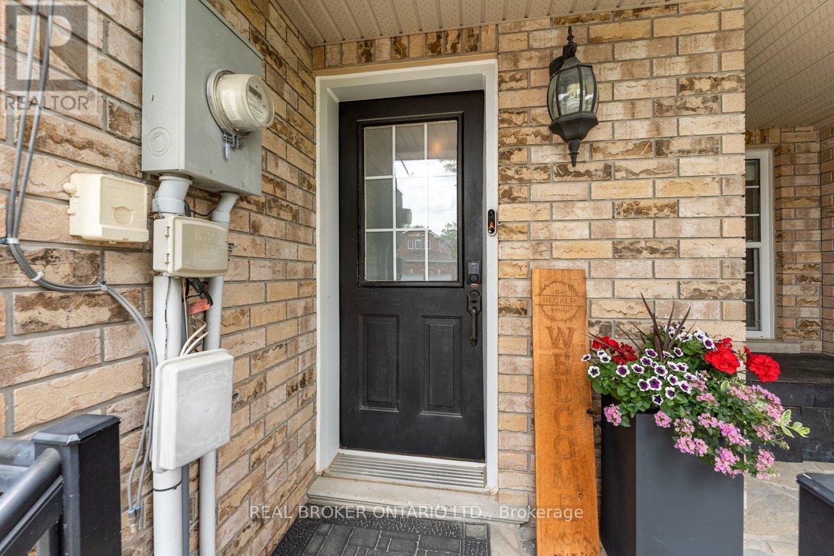 16 Buchanan Drive, New Tecumseth, Ontario  L9R 0A1 - Photo 3 - N12212587
