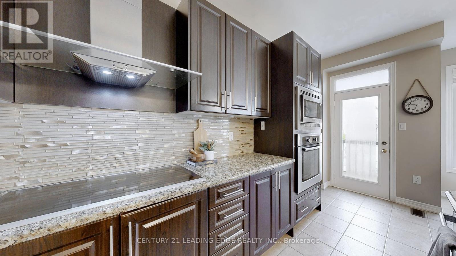 6 Kellington Trail, Whitchurch-Stouffville (Stouffville), Ontario  L4A 7X3 - Photo 10 - N12212656