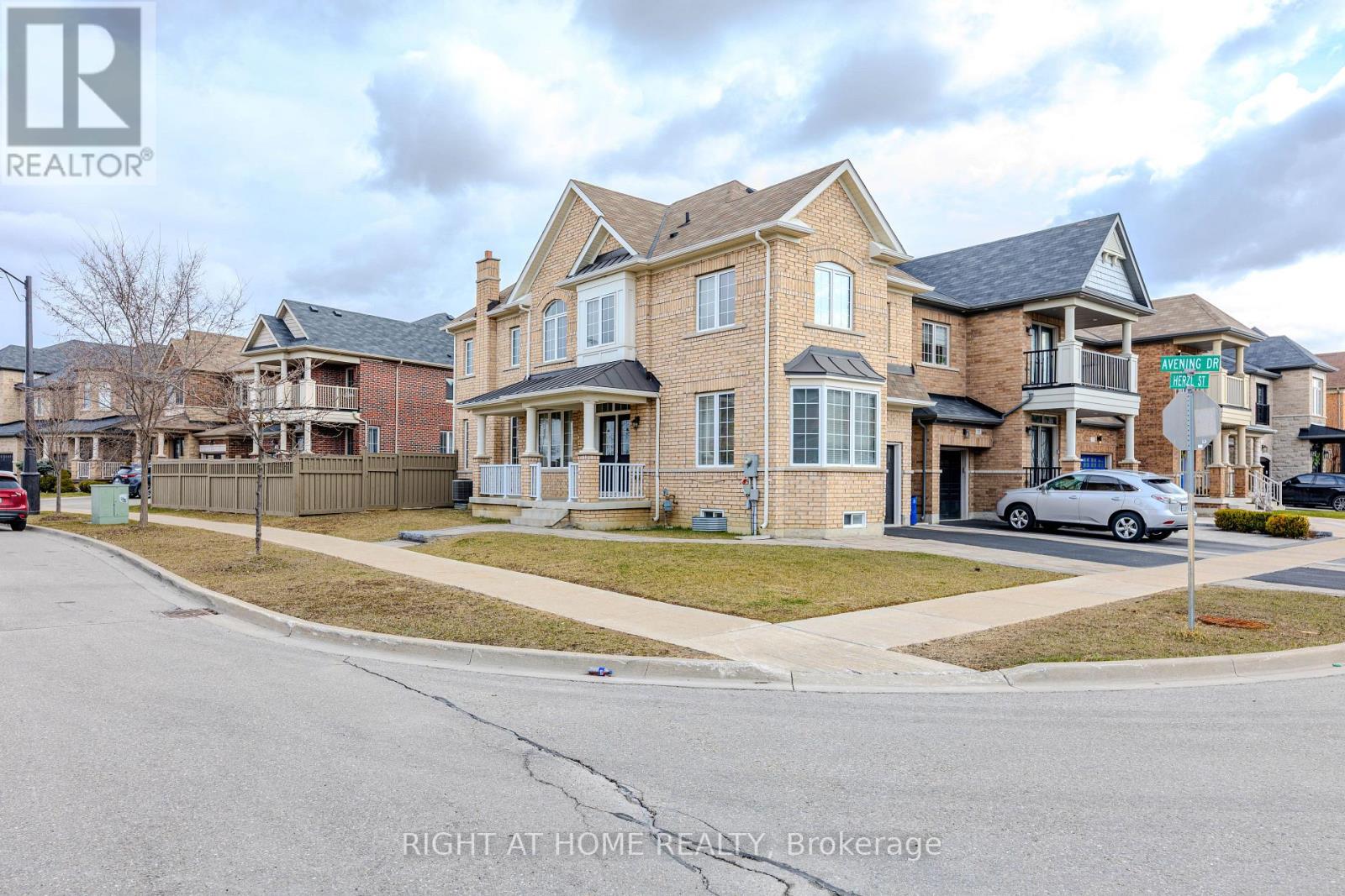36 Herzl Street, Vaughan (Kleinburg), Ontario  L4H 3Y4 - Photo 3 - N12212684