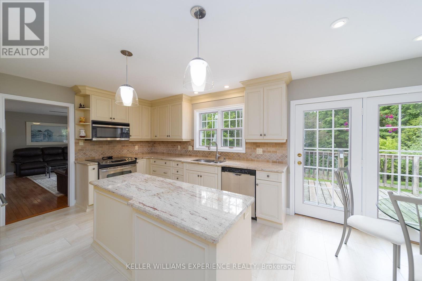 1836 Quantz Crescent, Innisfil, Ontario  L9S 1X2 - Photo 16 - N12212691