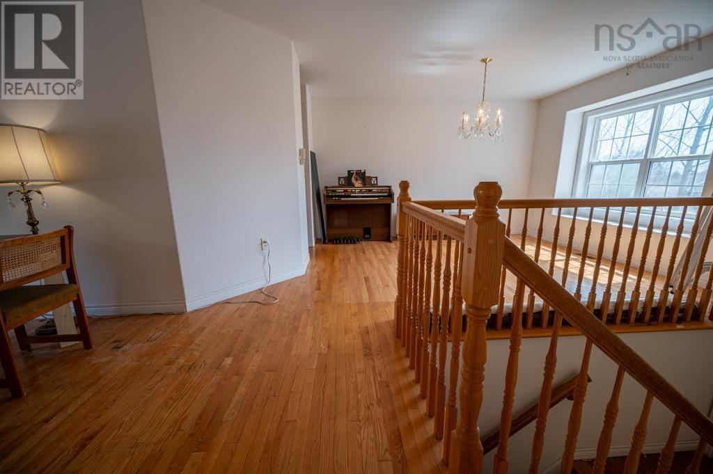 Property at 6 Anahid Drive image 3