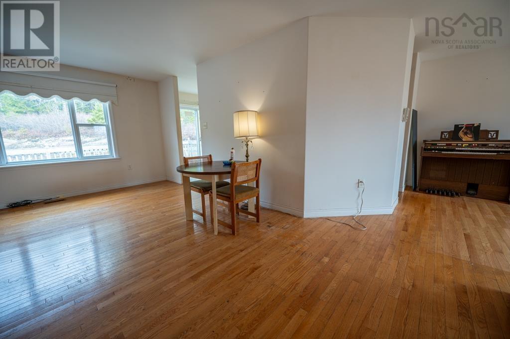 Property at 6 Anahid Drive image 4