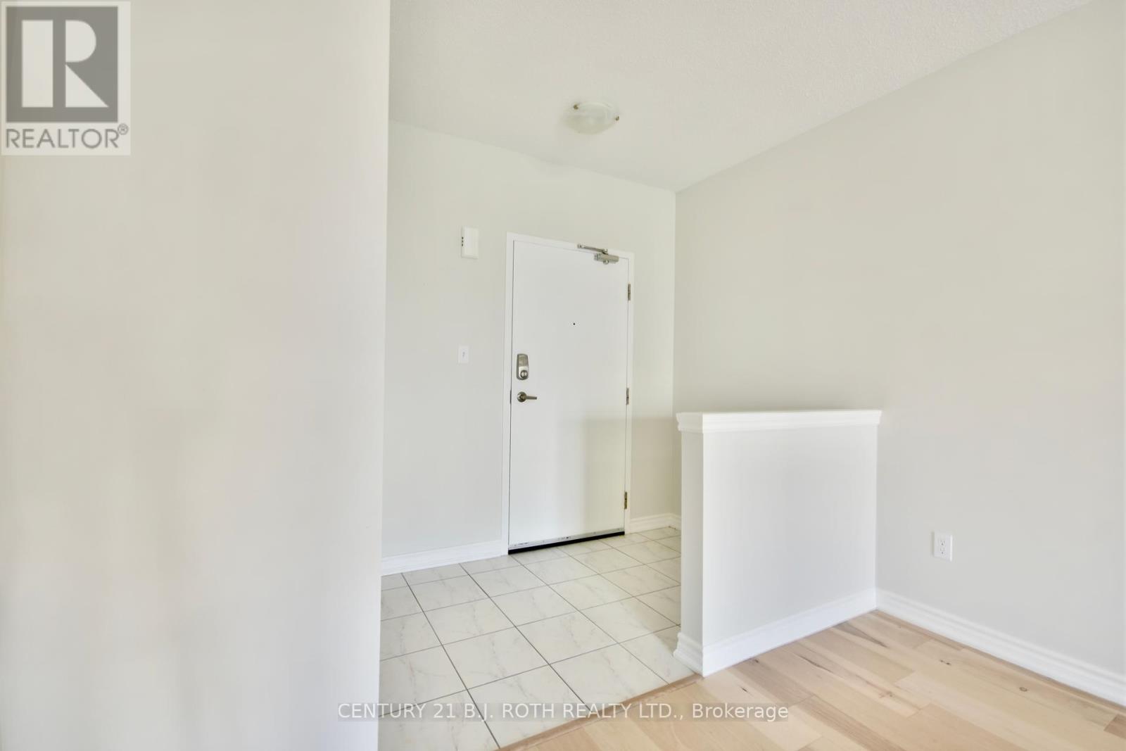 205 - 39 Ferndale Drive S, Barrie (Ardagh), Ontario  L4N 5T5 - Photo 3 - S12212658