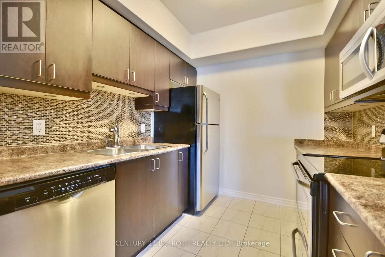 205 - 39 Ferndale Drive S, Barrie (Ardagh), Ontario  L4N 5T5 - Photo 4 - S12212658