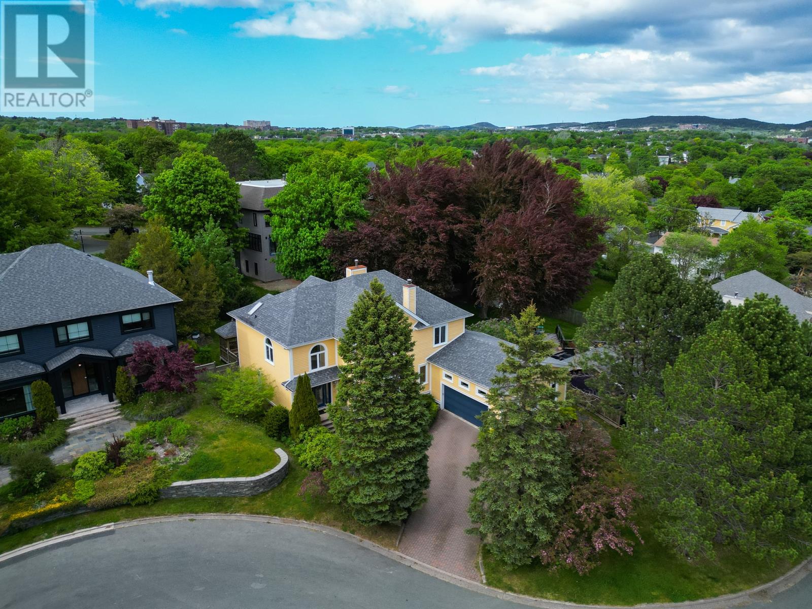 Property at 8 Hawthorn Place image 2