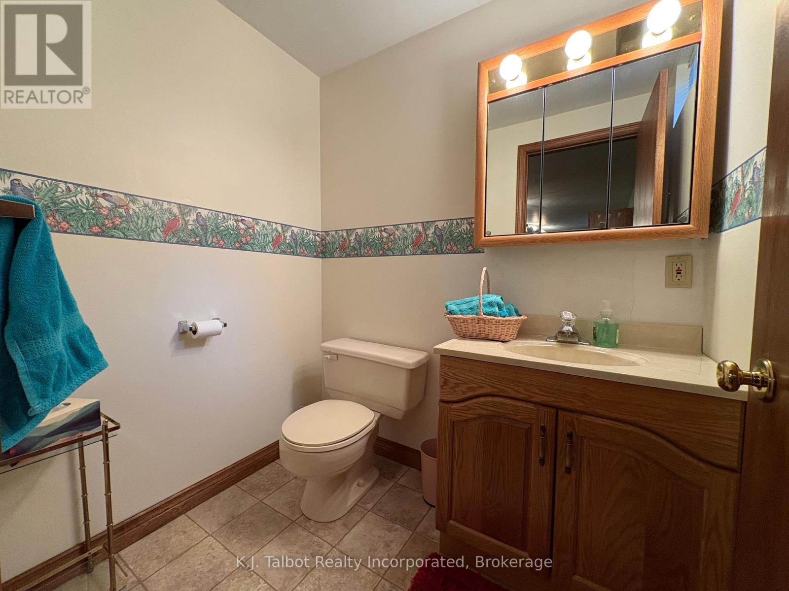 215 Bennett Street E, Goderich (Goderich (Town)), Ontario  N7A 1A8 - Photo 30 - X12053733