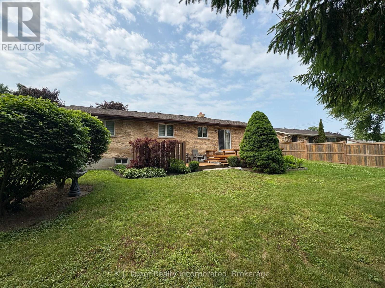215 Bennett Street E, Goderich (Goderich (Town)), Ontario  N7A 1A8 - Photo 42 - X12053733
