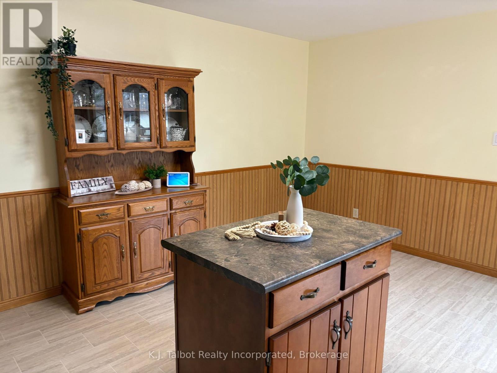 215 Bennett Street E, Goderich (Goderich (Town)), Ontario  N7A 1A8 - Photo 13 - X12053733