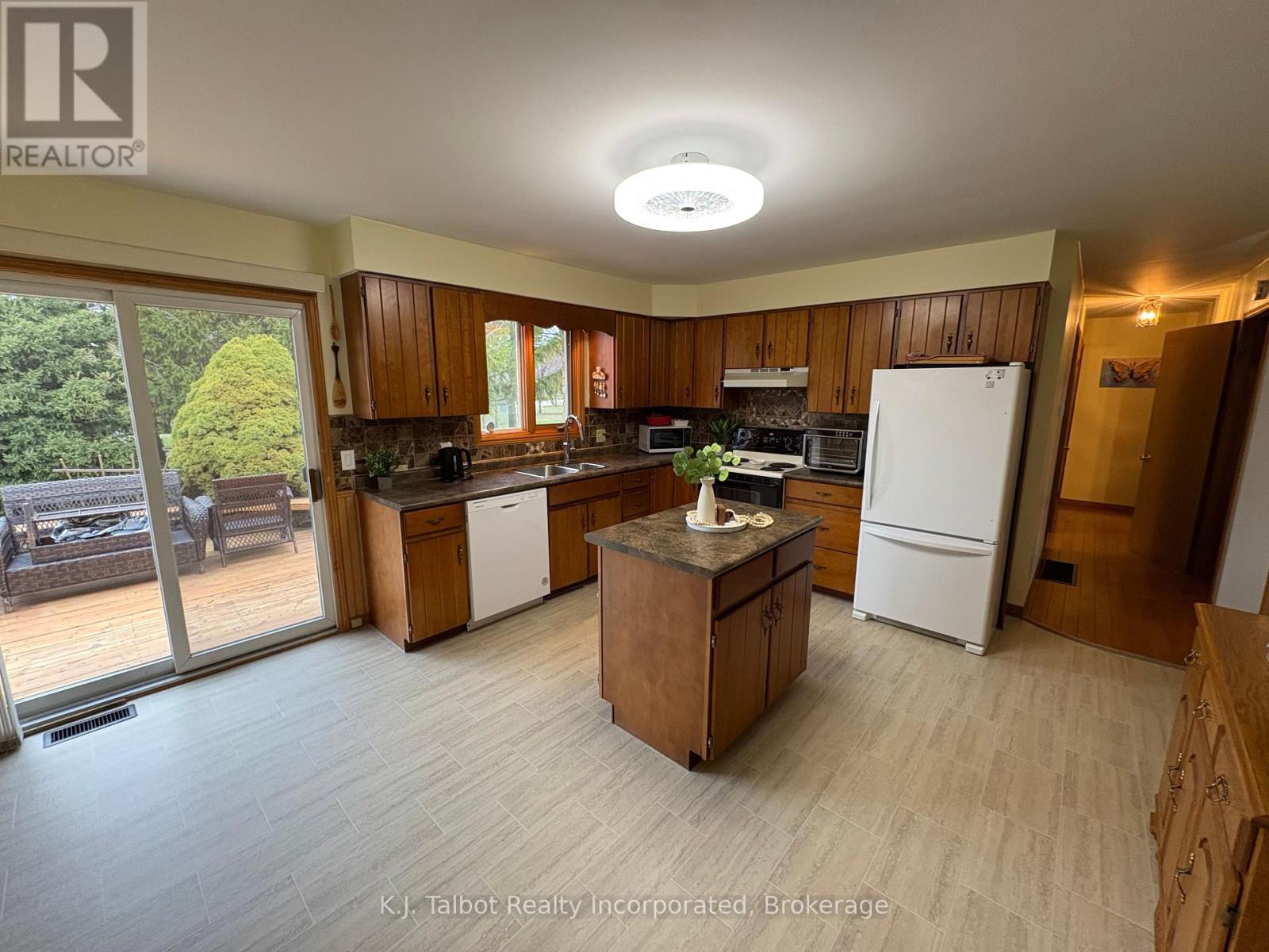 215 Bennett Street E, Goderich (Goderich (Town)), Ontario  N7A 1A8 - Photo 12 - X12053733
