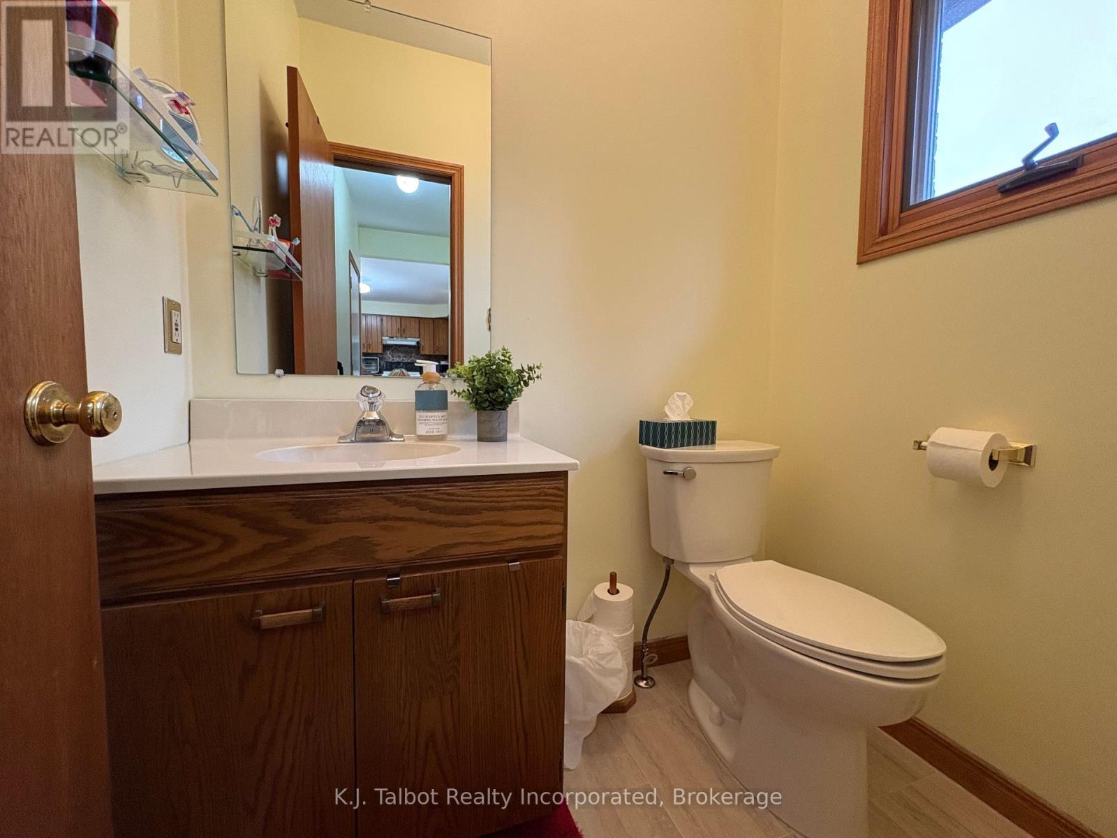 215 Bennett Street E, Goderich (Goderich (Town)), Ontario  N7A 1A8 - Photo 19 - X12053733