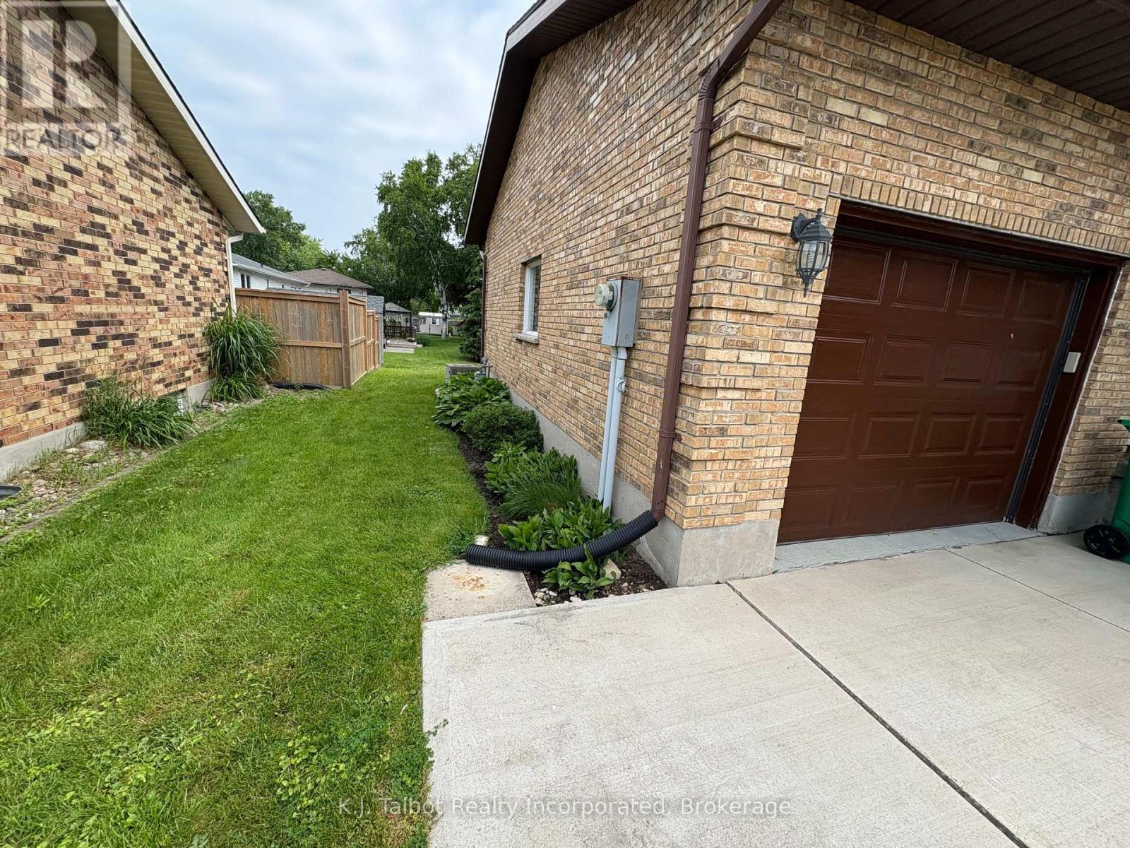 215 Bennett Street E, Goderich (Goderich (Town)), Ontario  N7A 1A8 - Photo 34 - X12053733