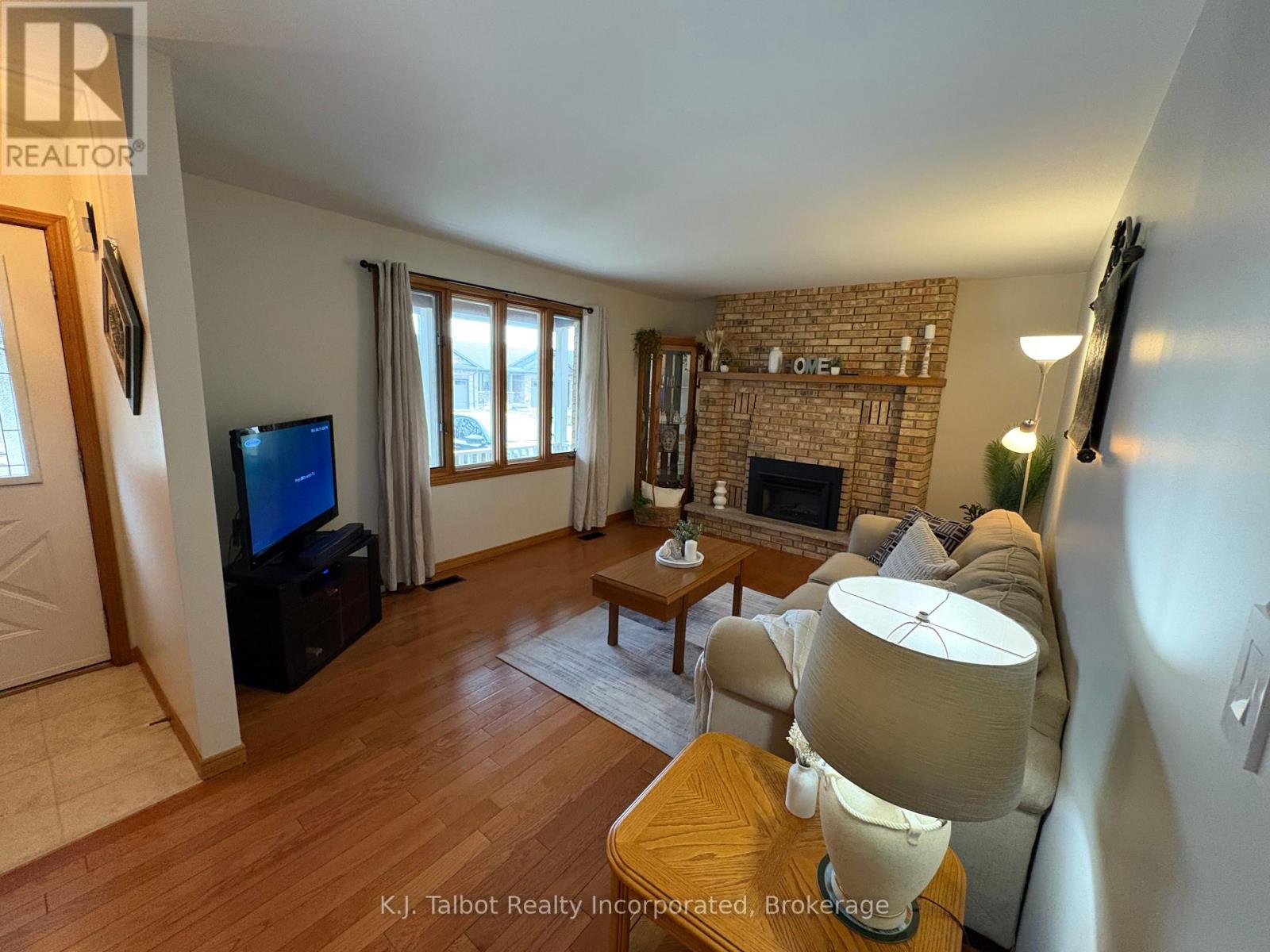 215 Bennett Street E, Goderich (Goderich (Town)), Ontario  N7A 1A8 - Photo 8 - X12053733