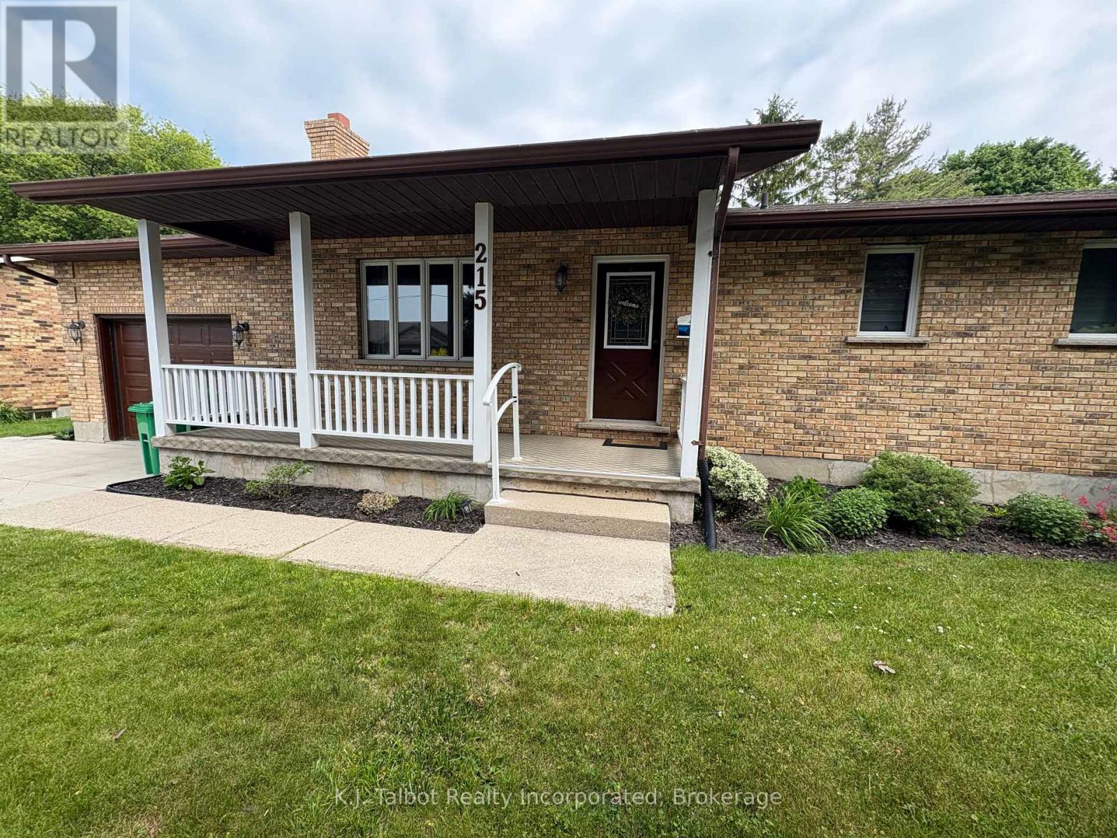 215 Bennett Street E, Goderich (Goderich (Town)), Ontario  N7A 1A8 - Photo 3 - X12053733