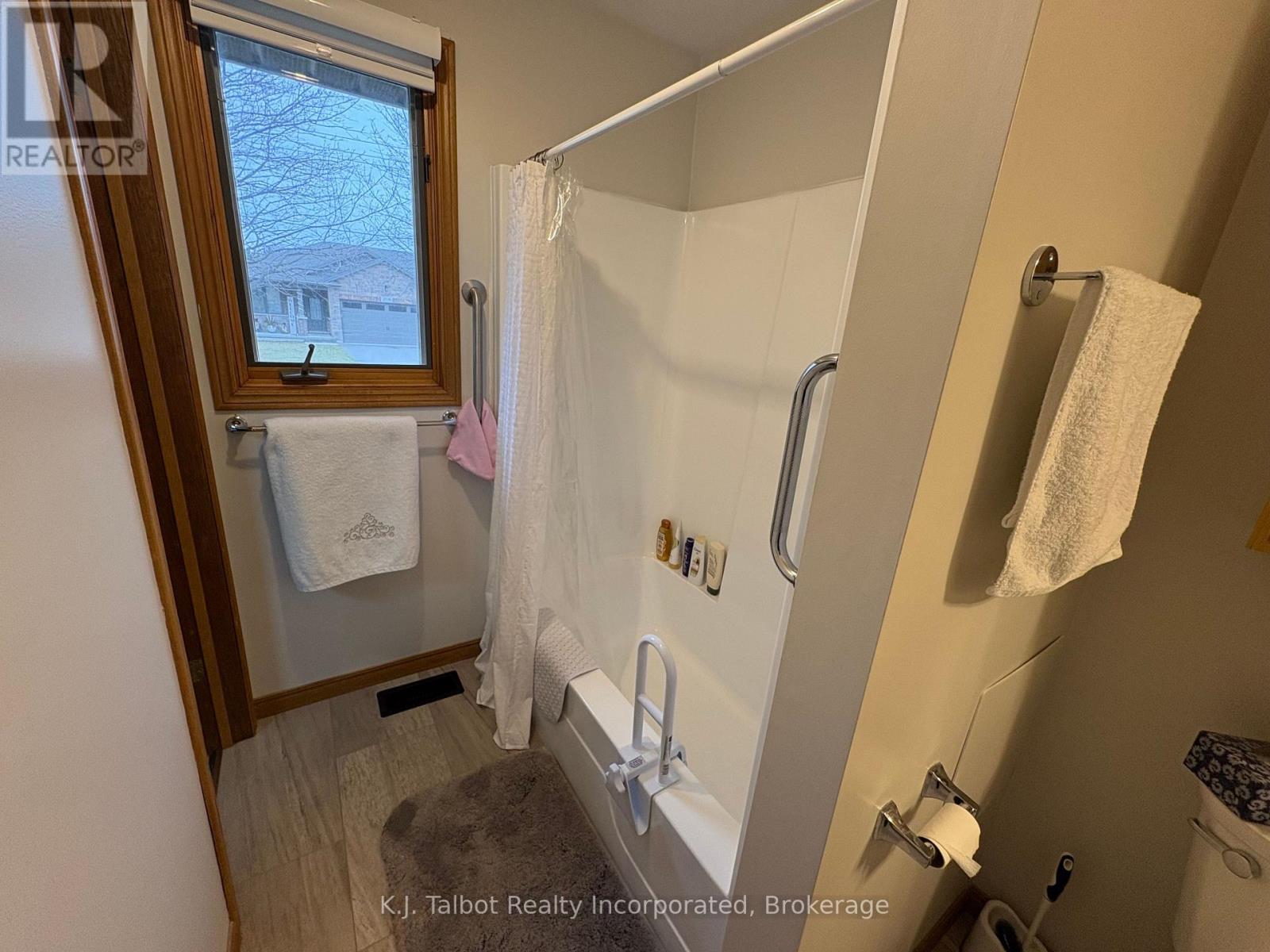 215 Bennett Street E, Goderich (Goderich (Town)), Ontario  N7A 1A8 - Photo 26 - X12053733