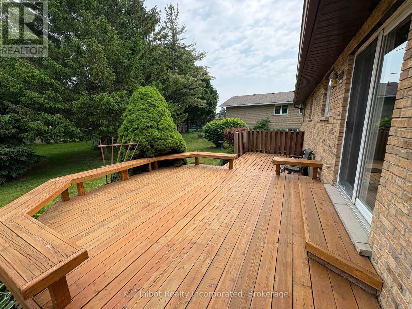 215 Bennett Street E, Goderich (Goderich (Town)), Ontario  N7A 1A8 - Photo 38 - X12053733