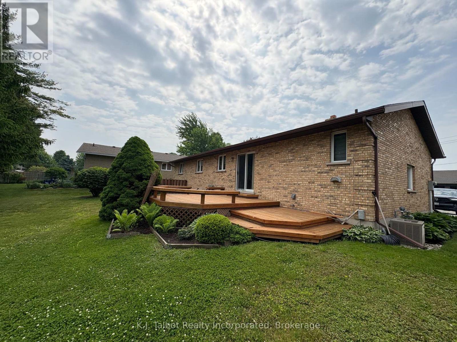 215 Bennett Street E, Goderich (Goderich (Town)), Ontario  N7A 1A8 - Photo 40 - X12053733