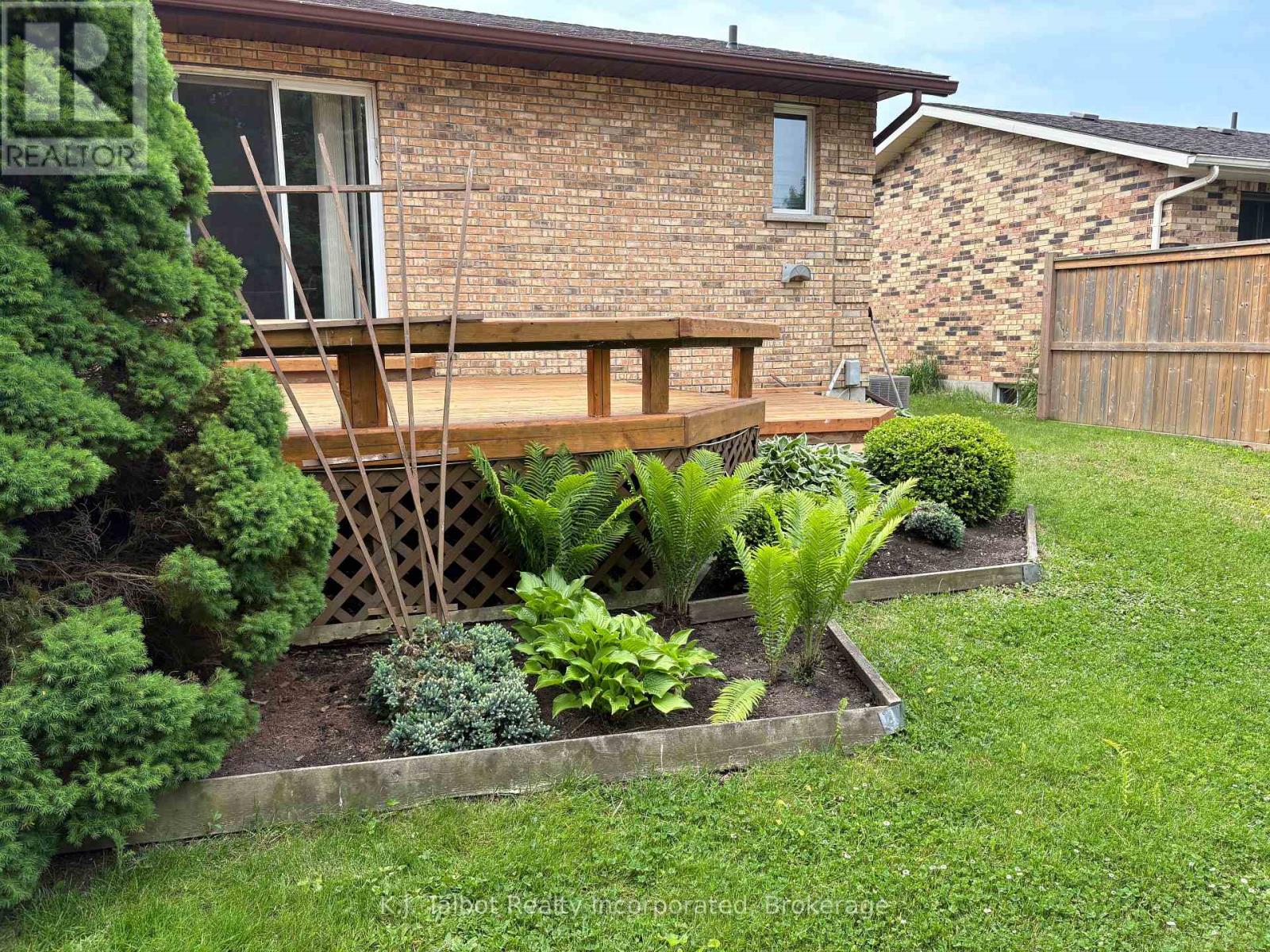 215 Bennett Street E, Goderich (Goderich (Town)), Ontario  N7A 1A8 - Photo 36 - X12053733