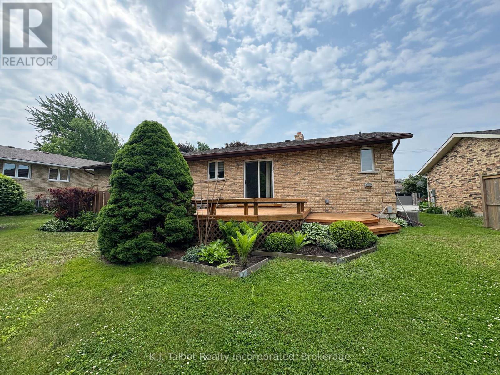 215 Bennett Street E, Goderich (Goderich (Town)), Ontario  N7A 1A8 - Photo 43 - X12053733
