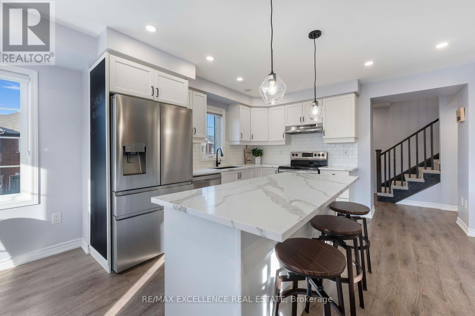 898 Ash Gate, Milton (Cb Cobban), Ontario  L9E 1R9 - Photo 12 - W12212593