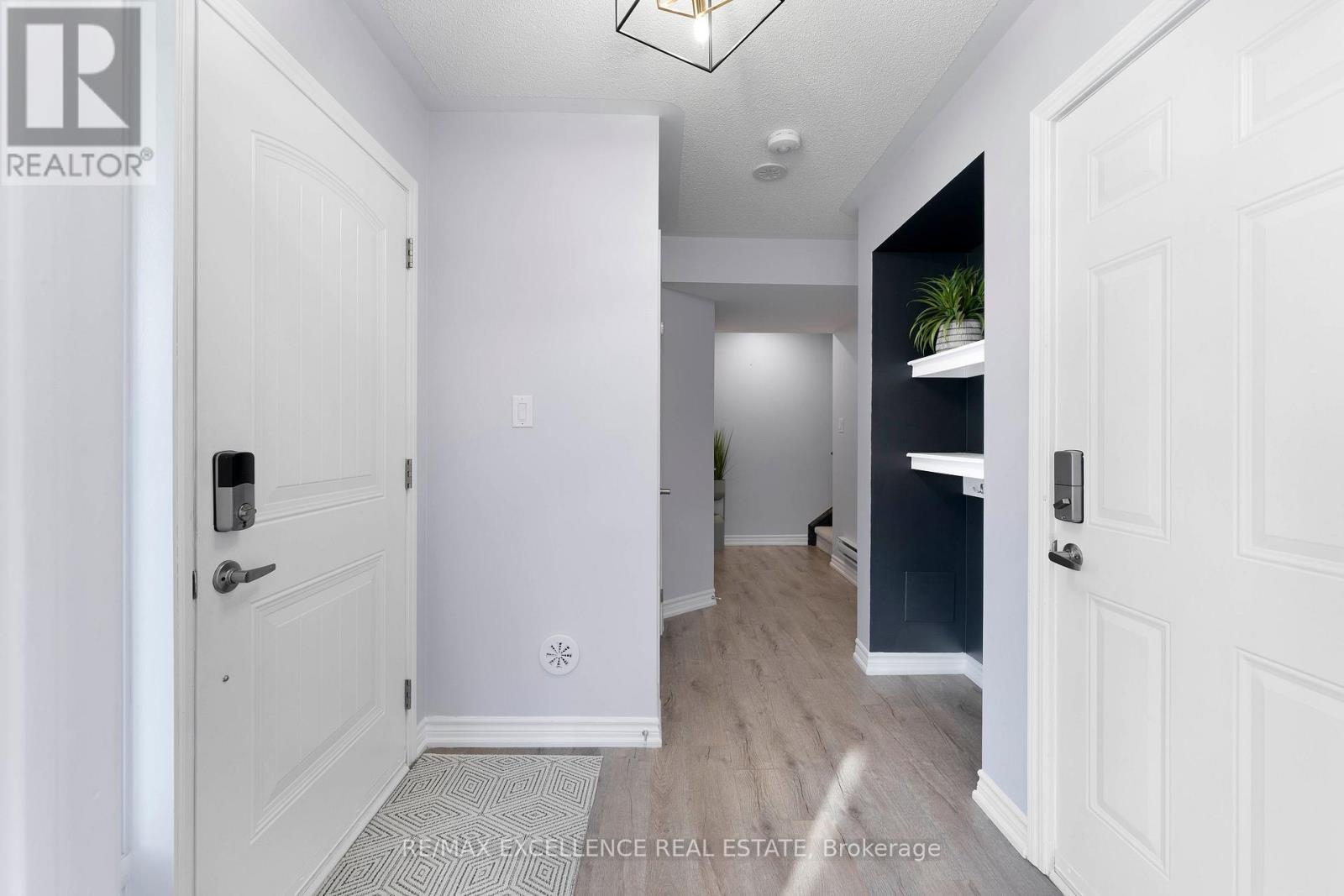 898 Ash Gate, Milton (Cb Cobban), Ontario  L9E 1R9 - Photo 4 - W12212593