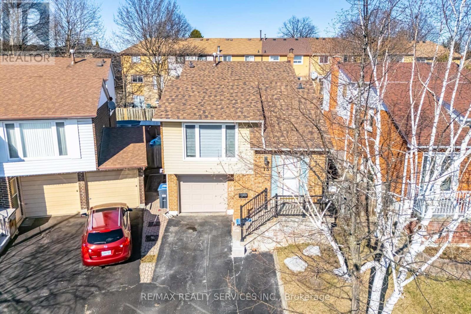 13 Royal Palm Drive, Brampton (Heart Lake East), Ontario  L6Z 1P1 - Photo 2 - W12212615