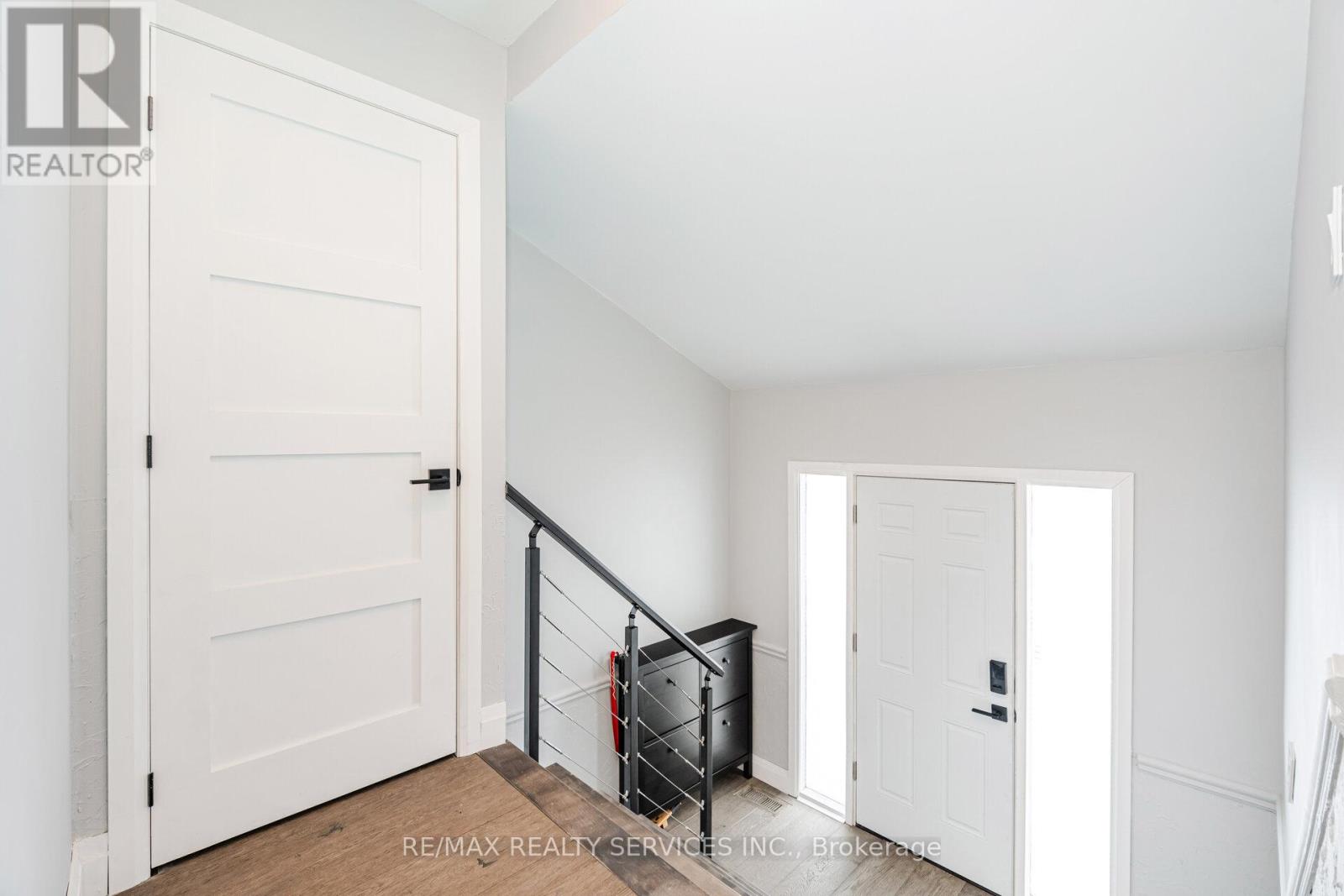 13 Royal Palm Drive, Brampton (Heart Lake East), Ontario  L6Z 1P1 - Photo 4 - W12212615