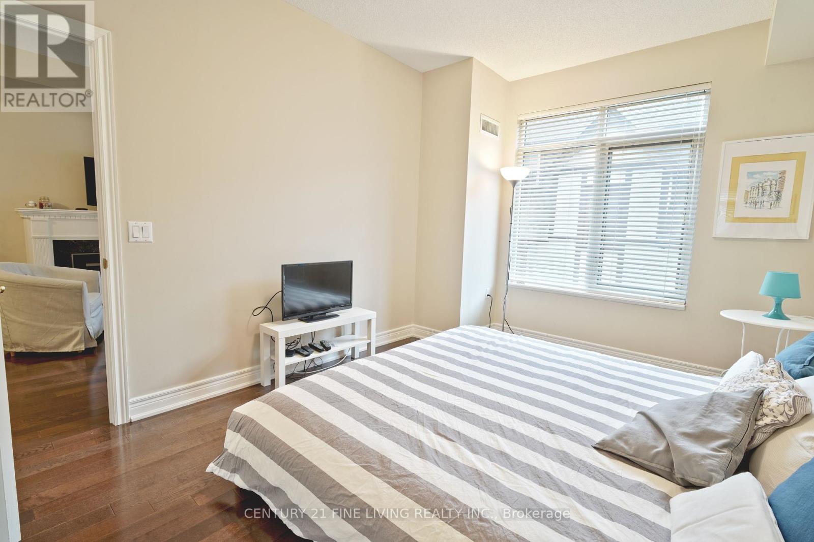 10 Old Mill Trail E, Toronto (Kingsway South), Ontario  M8X 2Y9 - Photo 14 - W12212625