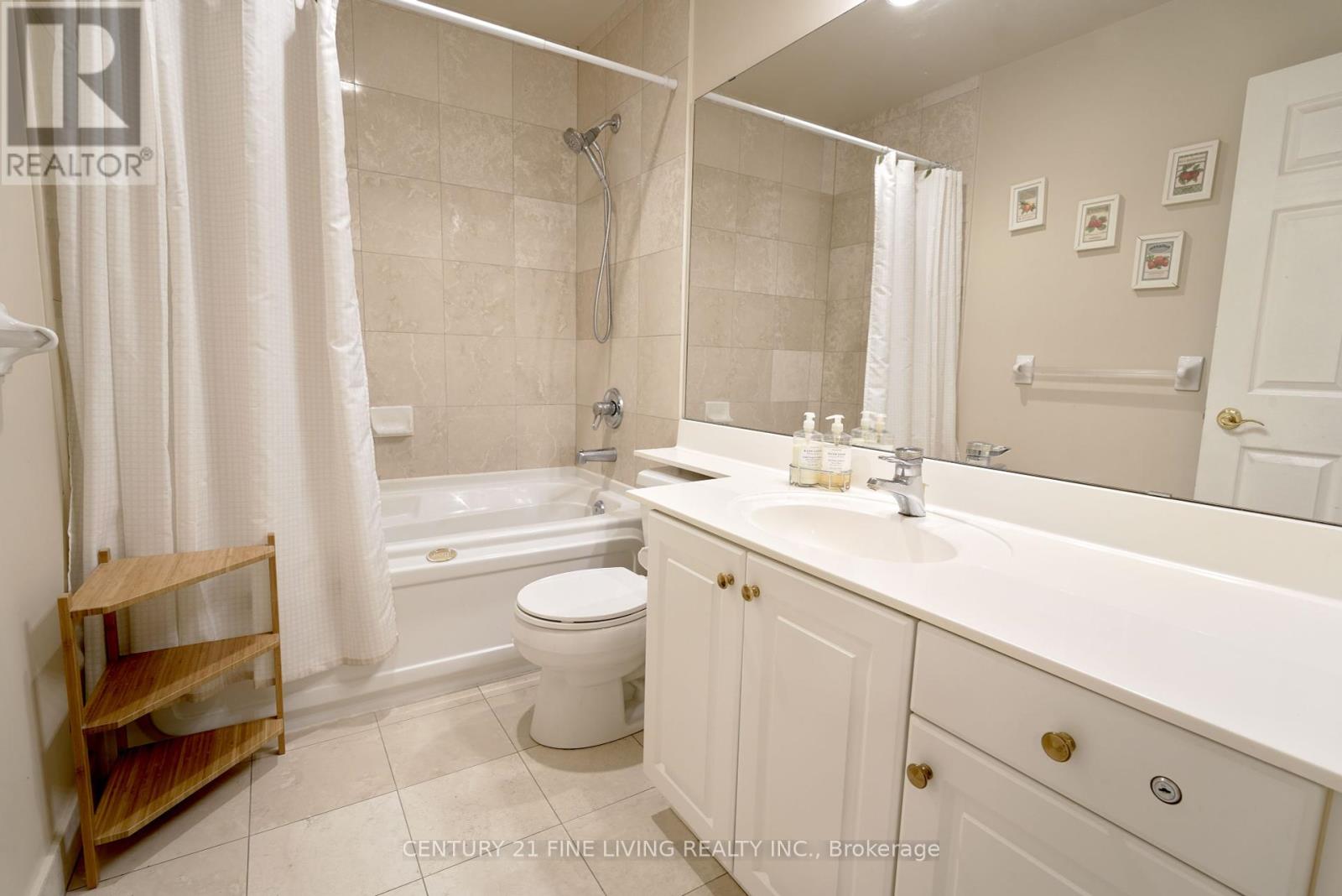 10 Old Mill Trail E, Toronto (Kingsway South), Ontario  M8X 2Y9 - Photo 17 - W12212625
